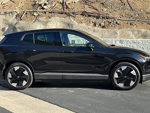 New 2025 Volvo EX30 Plus image 4