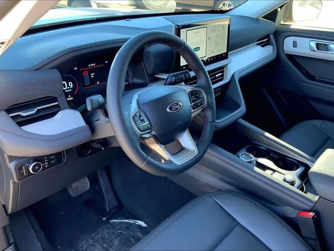 New 2026 Ford Explorer Active w/ Active Comfort Package image 8