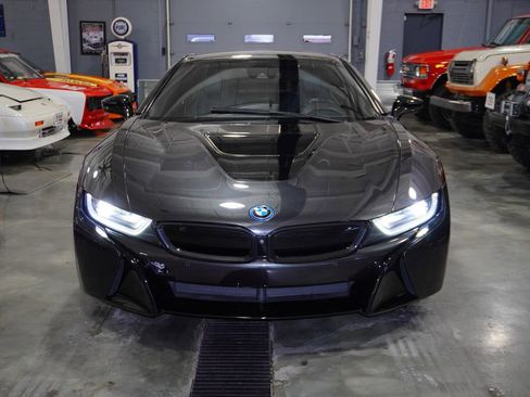Used 2015 BMW i8 Base image 2