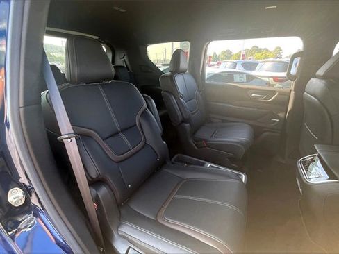 New 2025 Nissan Armada SL image 12