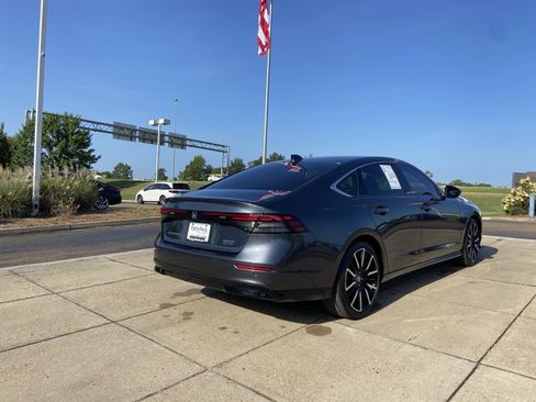 Used 2024 Honda Accord Touring image 11