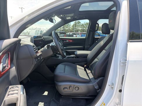 Used 2025 Chevrolet Traverse Z71 w/ Driver Confidence Package AWD/4WD image 14