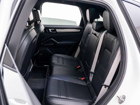 Used 2022 Porsche Cayenne Platinum Edition AWD/4WD image 16