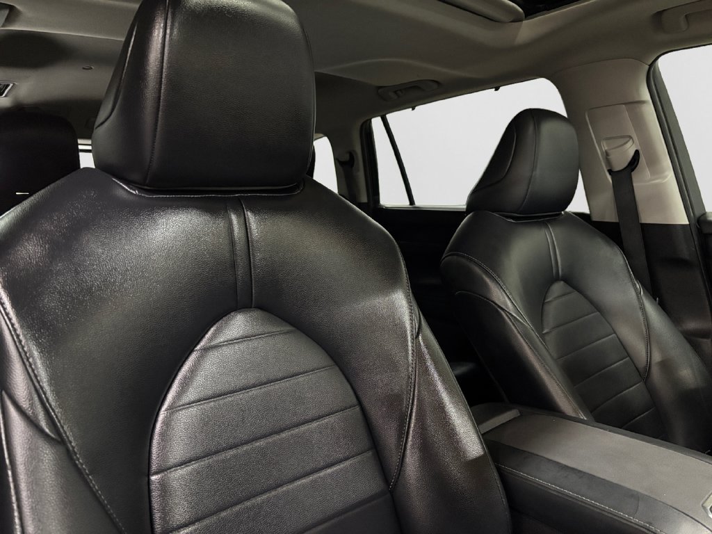 Used 2021 Toyota Highlander XLE AWD/4WD image 55