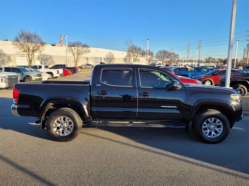 Used 2017 Toyota Tacoma SR5 w/ Tow Package image 2