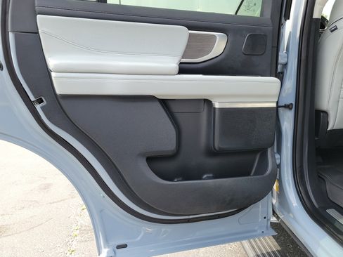 Certified 2025 Ford Expedition Platinum w/ Platinum Ultimate Package AWD/4WD image 11