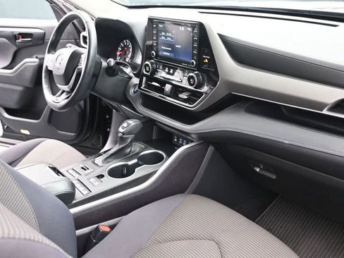 Certified 2022 Toyota Highlander LE image 25