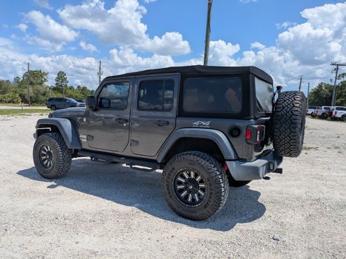 Used 2018 Jeep Wrangler Unlimited Sport S AWD/4WD image 6