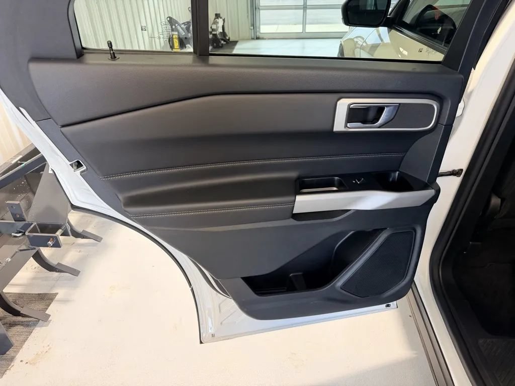 Used 2024 Ford Explorer XLT w/ Equipment Group 202A AWD/4WD image 29