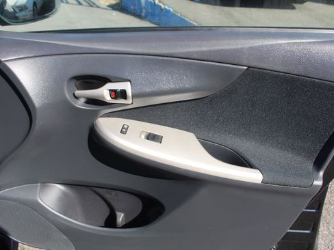 Used 2013 Toyota Corolla S image 13