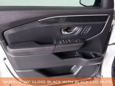 Used 2025 Honda Pilot Black Edition image 21