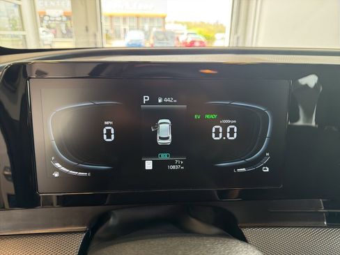 Used 2025 Kia Sportage LX image 19