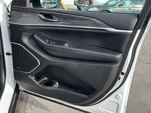 Used 2024 Jeep Grand Cherokee Limited 4xe image 23