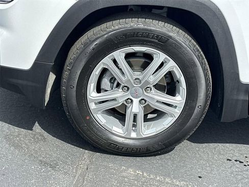 Used 2024 GMC Terrain SLE image 31