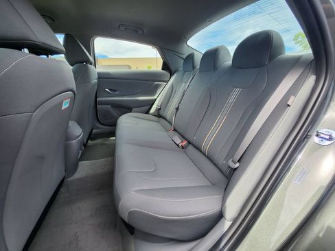 New 2026 Hyundai Elantra Hybrid FWD image 12