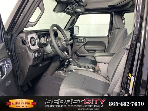 New 2025 Jeep Gladiator Sport image 11