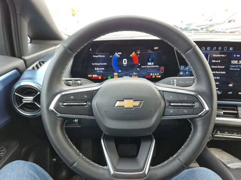 Used 2025 Chevrolet Equinox EV LT w/ Convenience Package image 10