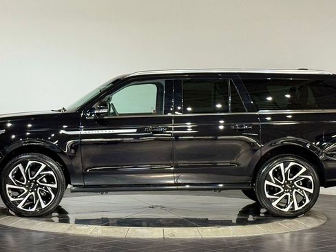 New 2026 Lincoln Navigator L Reserve AWD/4WD image 5