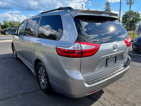 Used 2018 Toyota Sienna XLE w/ XLE Navigation Package FWD image 7