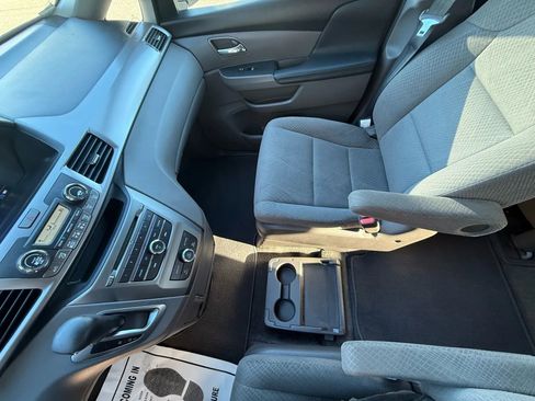 Used 2016 Honda Odyssey LX image 17