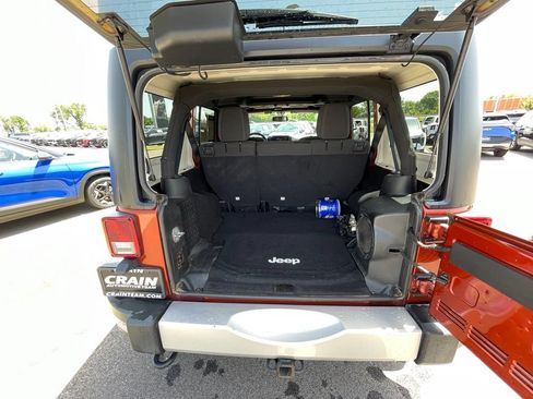 Used 2014 Jeep Wrangler Unlimited Sahara w/ Max Tow Package AWD/4WD image 9