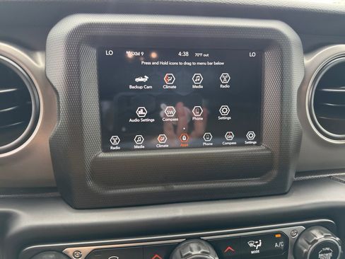 Used 2022 Jeep Gladiator Sport AWD/4WD image 25