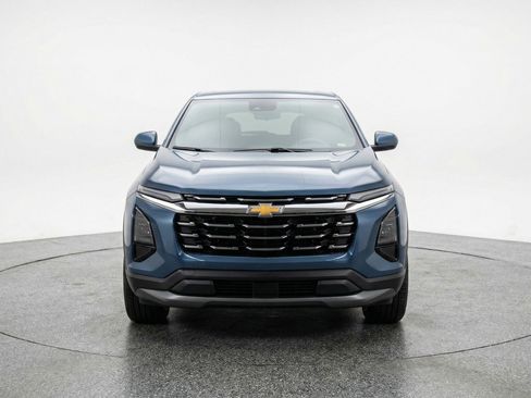 Used 2025 Chevrolet Equinox LT image 2