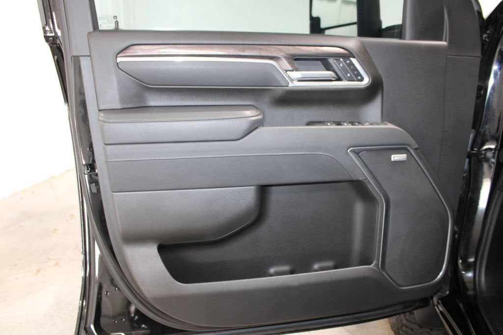 Used 2025 Chevrolet Silverado 2500 LTZ w/ LTZ Plus Package AWD/4WD image 31