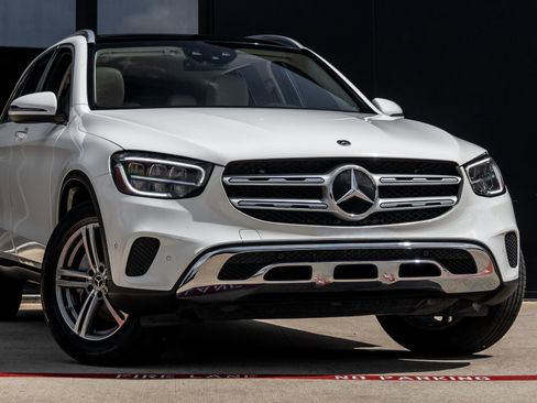 Used 2021 Mercedes-Benz GLC 300 4MATIC w/ Multimedia Package image 5