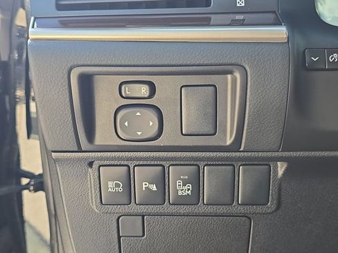 Used 2017 Lexus ES 350 w/ Premium Package FWD image 29