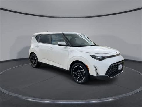 Used 2023 Kia Soul EX image 2