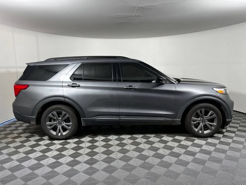 Used 2022 Ford Explorer XLT w/ Equipment Group 202A RWD image 4