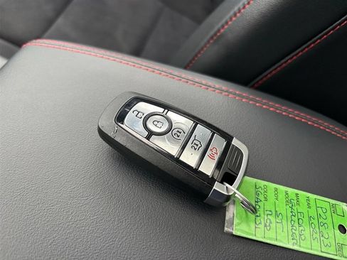 Used 2025 Ford Explorer ST AWD/4WD image 27