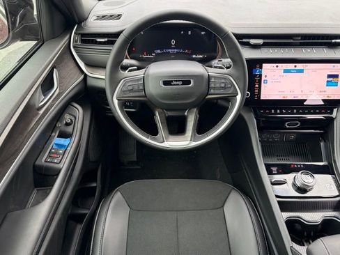 New 2026 Jeep Grand Cherokee Altitude AWD/4WD image 36