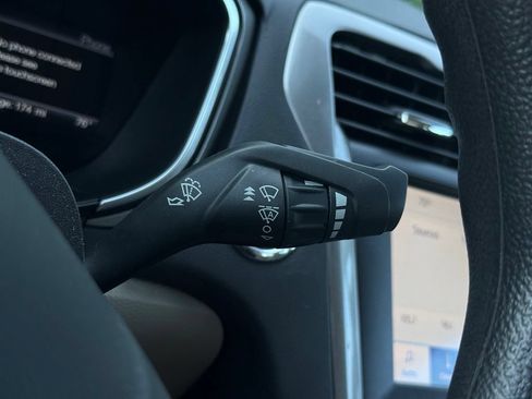 Used 2019 Ford Fusion SE FWD image 30