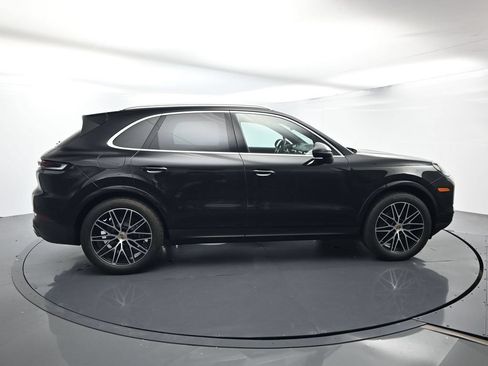 Certified 2025 Porsche Cayenne AWD/4WD image 16