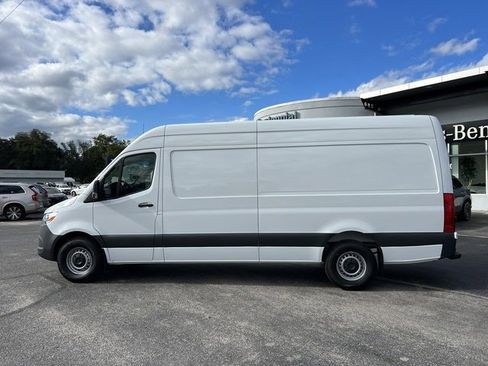 Used 2024 Mercedes-Benz Sprinter 2500 image 2