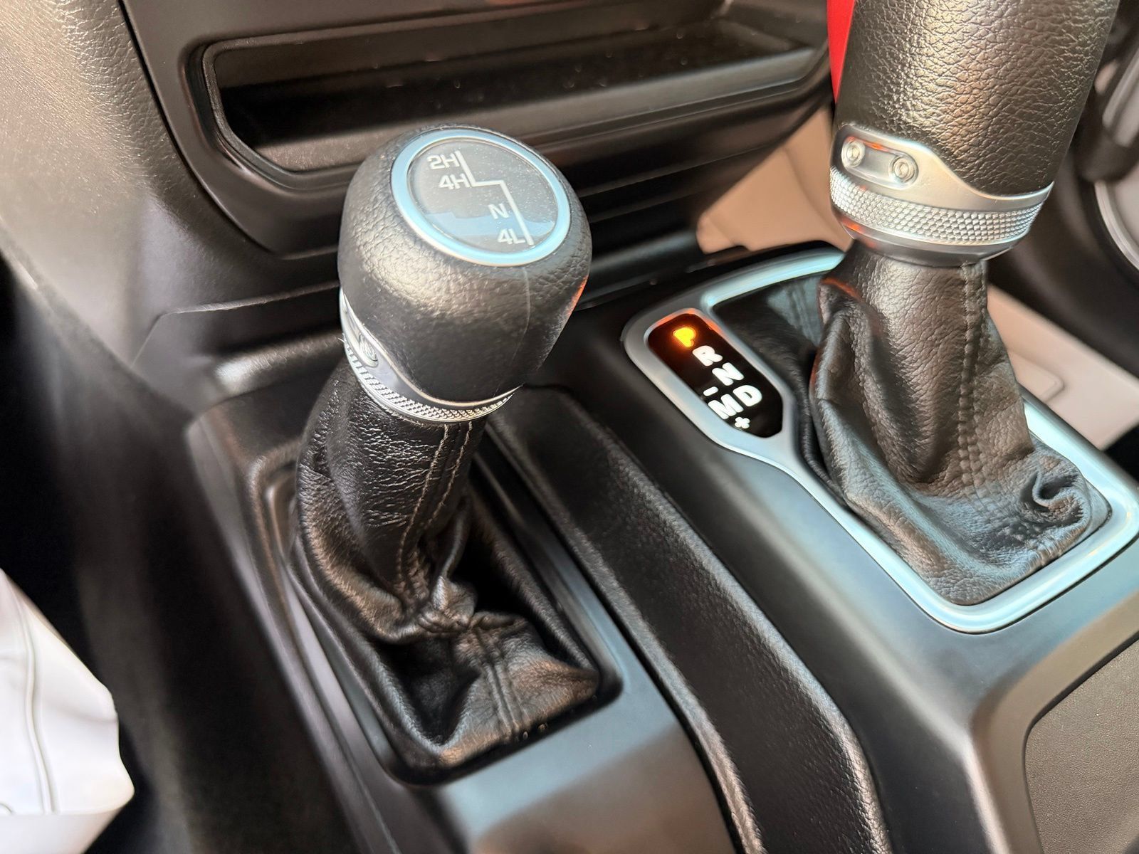 Used 2018 Jeep Wrangler Unlimited Sport AWD/4WD image 25