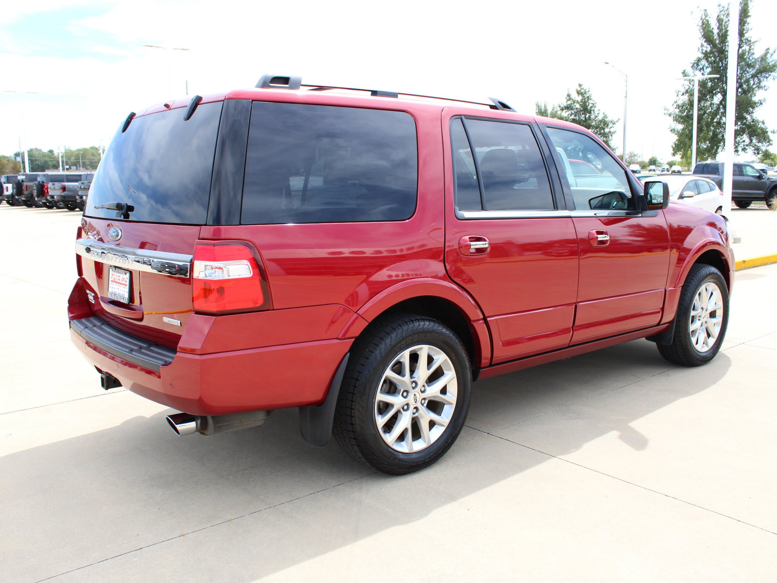 Used 2017 Ford Expedition Limited w/ Equipment Group 301A AWD/4WD image 6