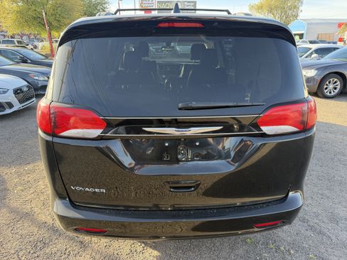 Used 2020 Chrysler Voyager Lxi image 6