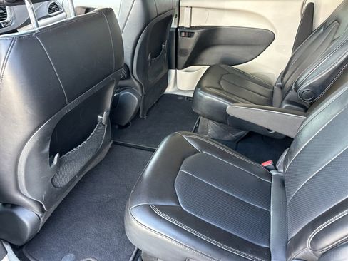 Used 2021 Chrysler Voyager Lxi FWD image 11