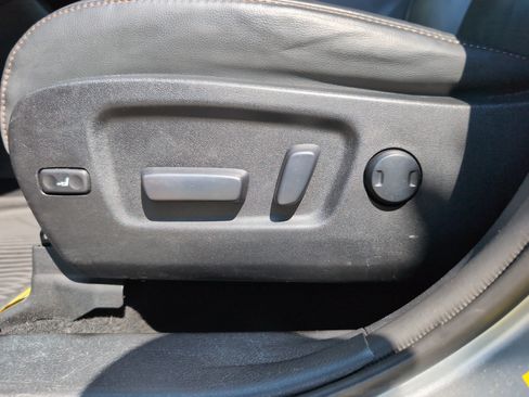 Used 2019 Toyota Highlander XLE AWD/4WD image 17