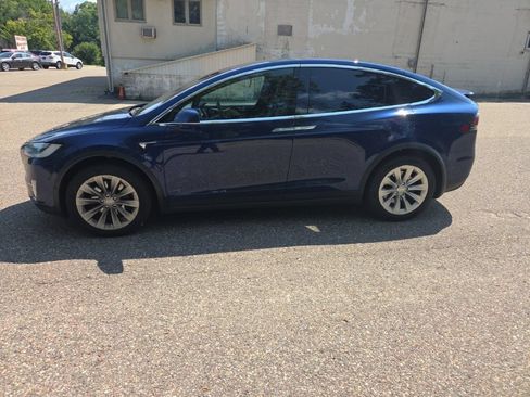 Used 2019 Tesla Model X AWD/4WD image 3