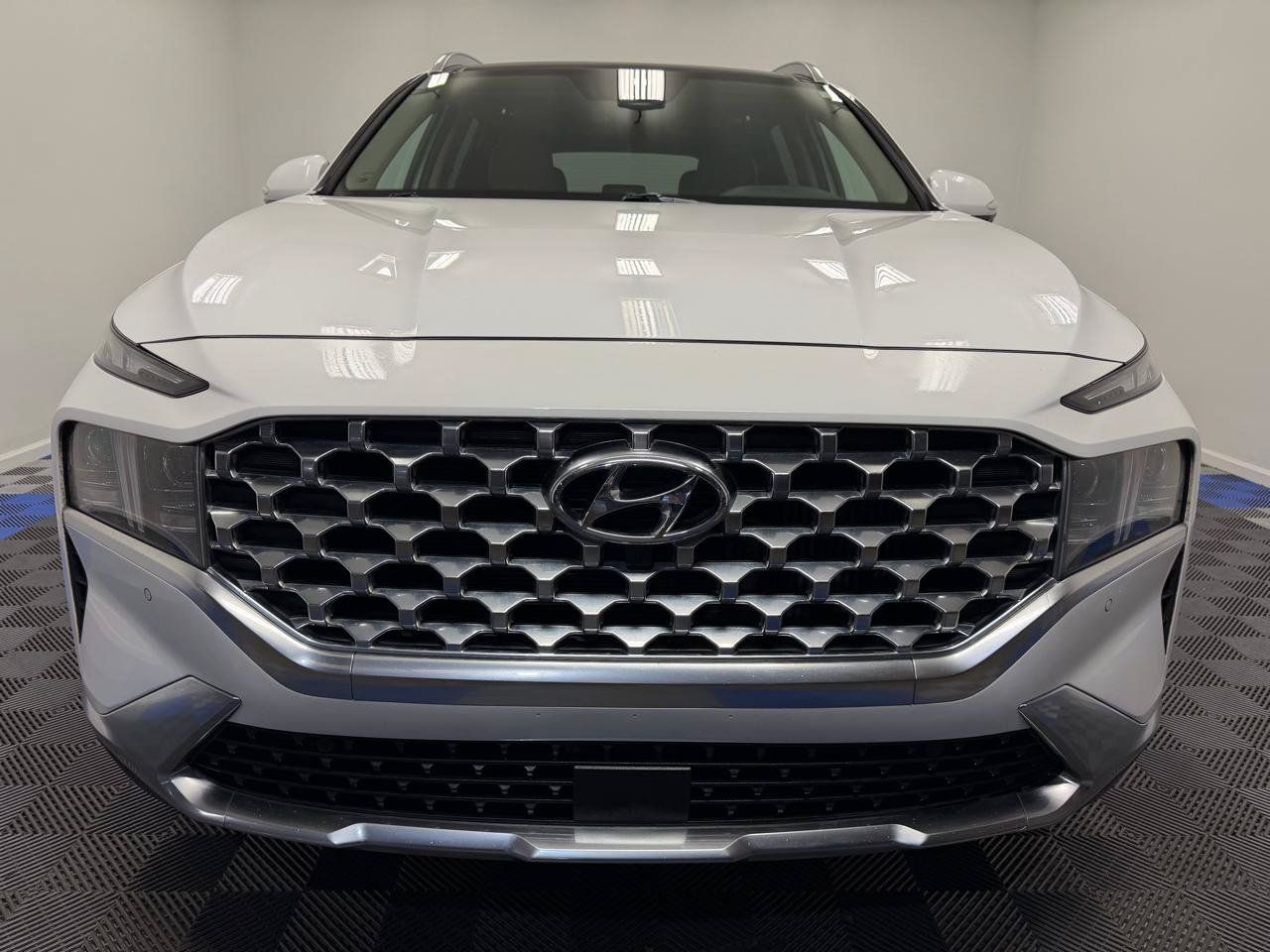 Used 2023 Hyundai Santa Fe Limited AWD/4WD image 2