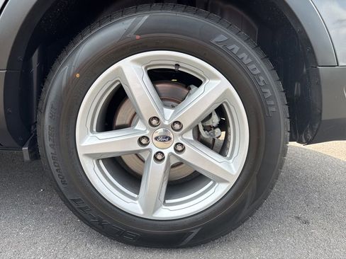 Used 2018 Ford Explorer XLT w/ Equipment Group 202A image 14