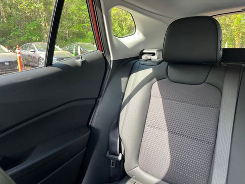 Used 2025 Chevrolet Trax LT image 38