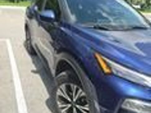 Used 2023 Nissan Rogue SV FWD image 2