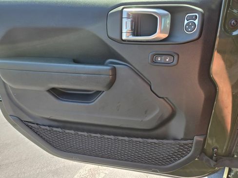 Used 2023 Jeep Wrangler Unlimited w/ Convenience Group AWD/4WD image 34