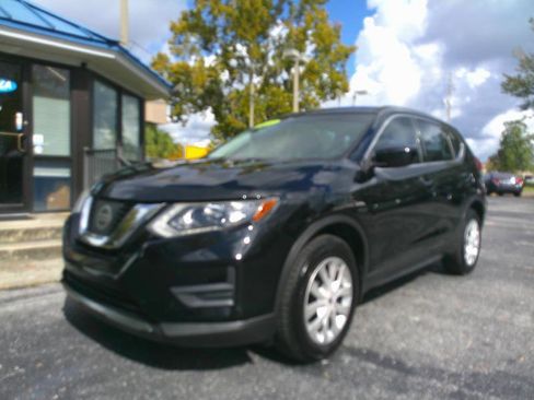 Used 2017 Nissan Rogue S FWD image 2