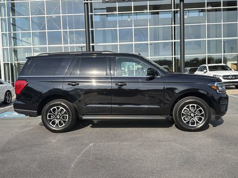 Used 2024 Ford Expedition XLT AWD/4WD image 2